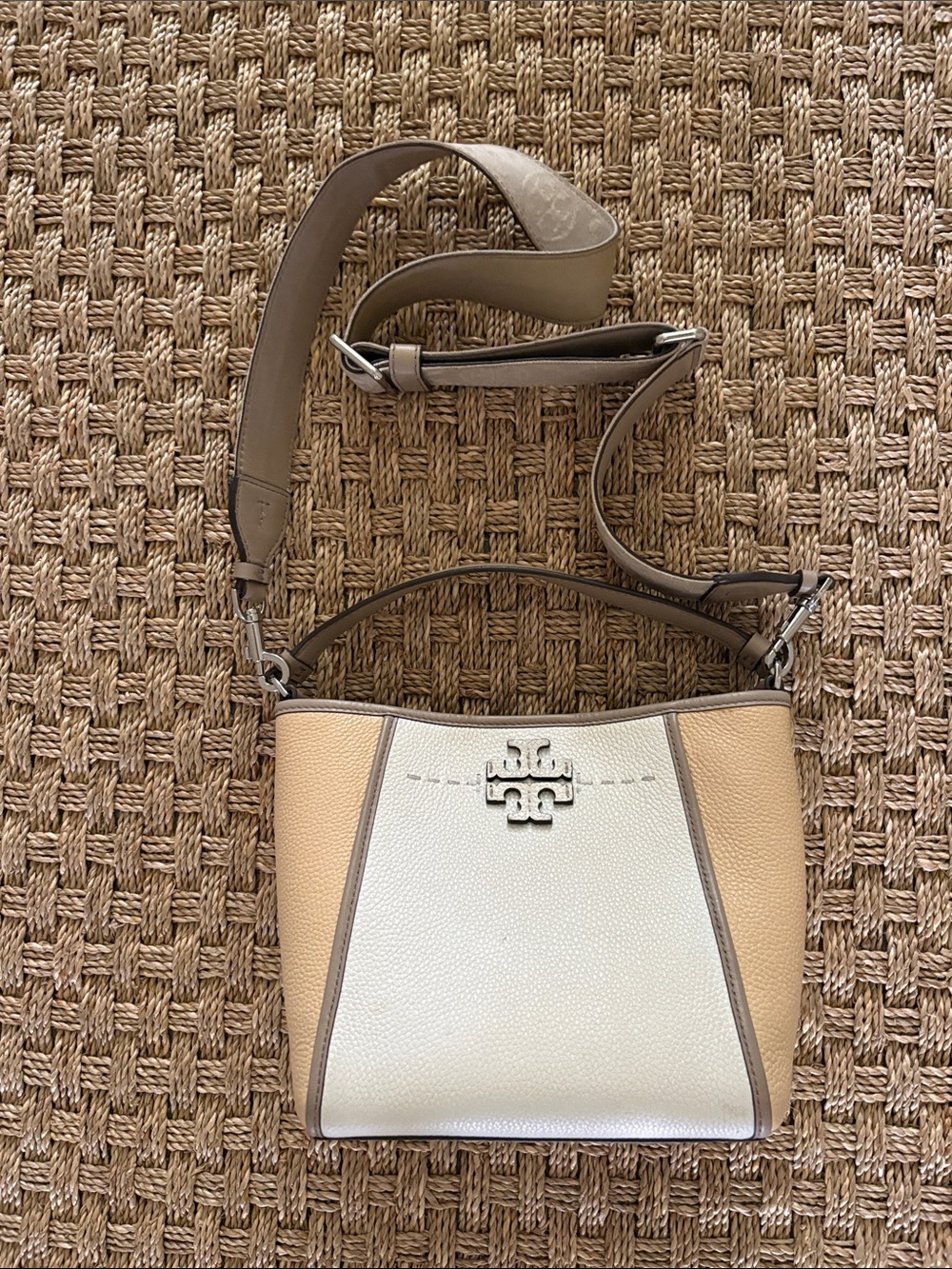 Tory Burch Beige and White Colorblock Pebbled Leather Crossbody